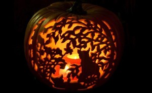 Halloween-Pumpkin-Carving-and-Lighting-Ideas_01
